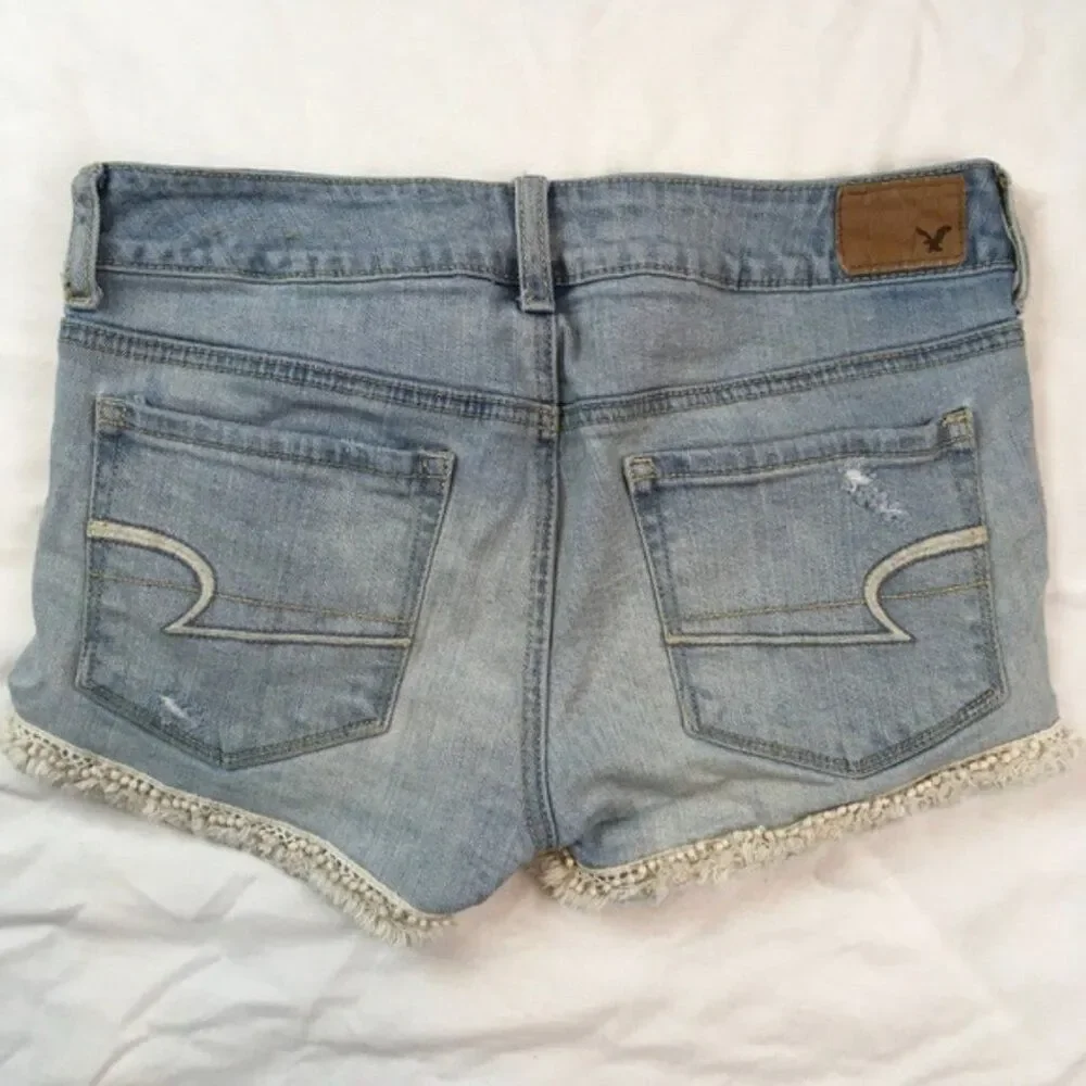 American Eagle Womens Size 2 Medium Wash Blue Distressed Crochet Shortie Shorts